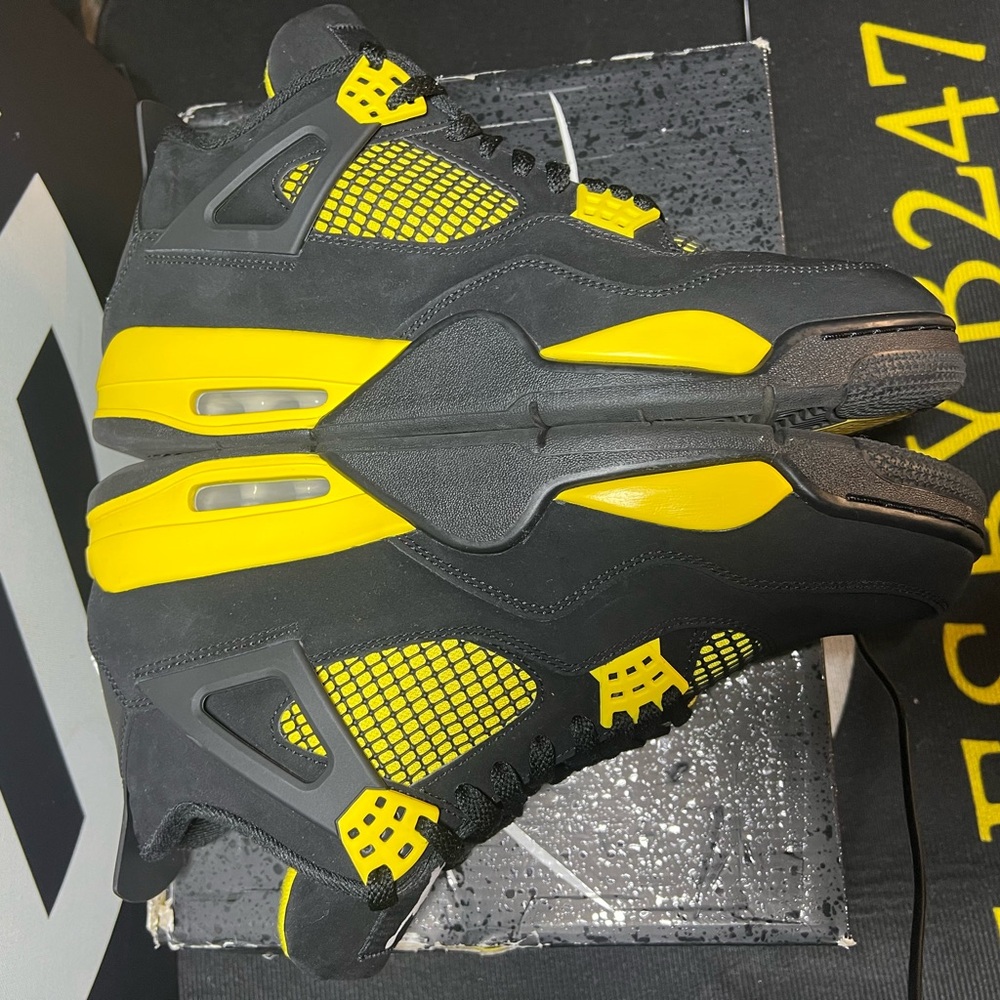 Jordan 4s Thunder